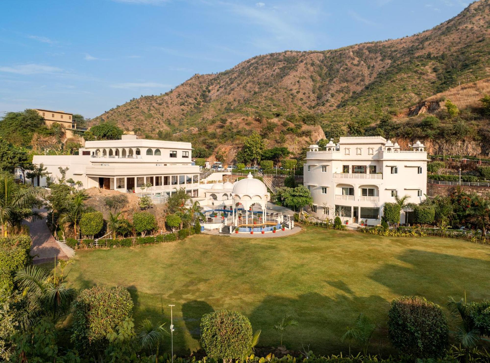 Sayaji Resorts & Spa Удайпур Екстериор снимка