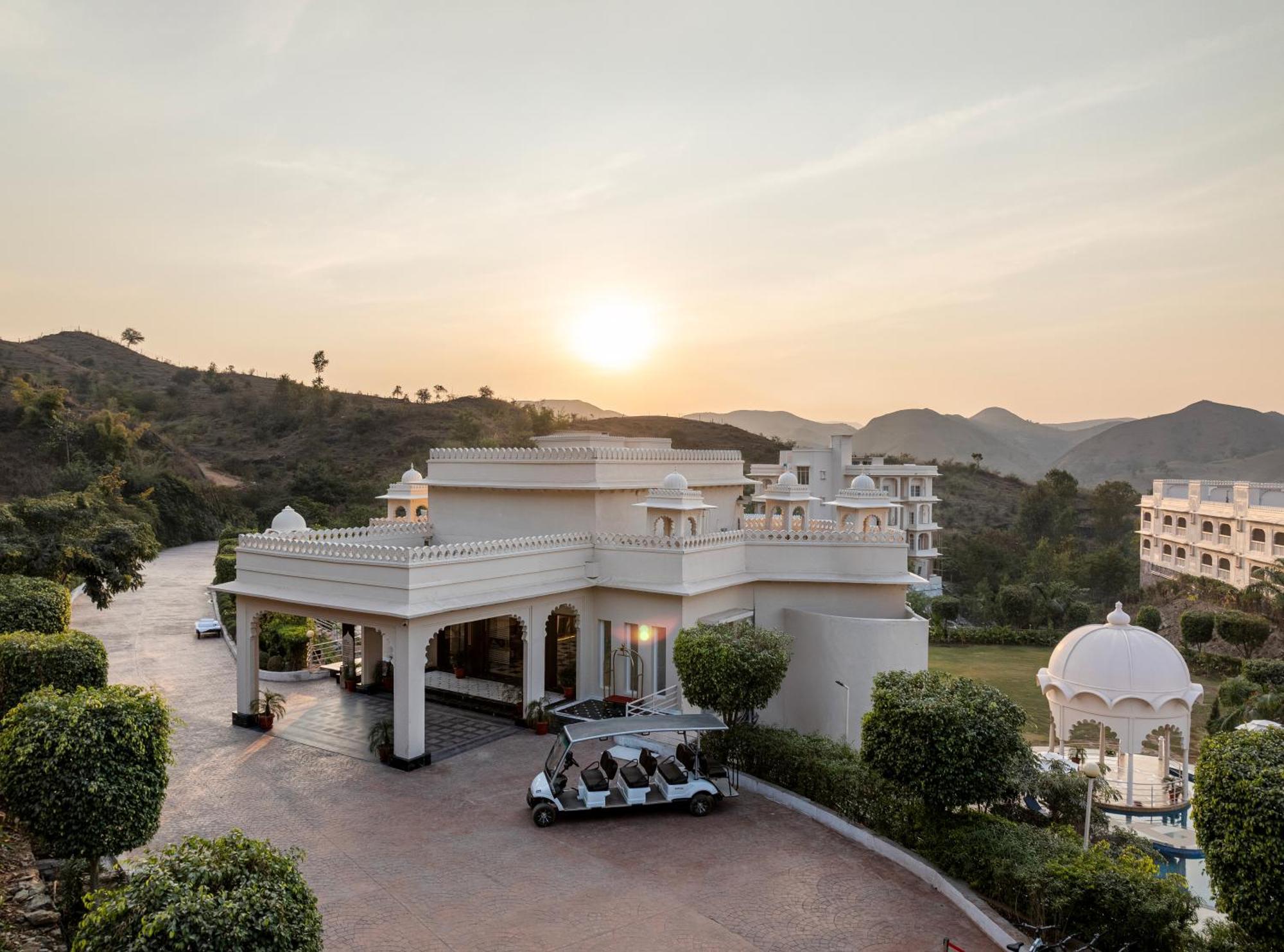 Sayaji Resorts & Spa Удайпур Екстериор снимка